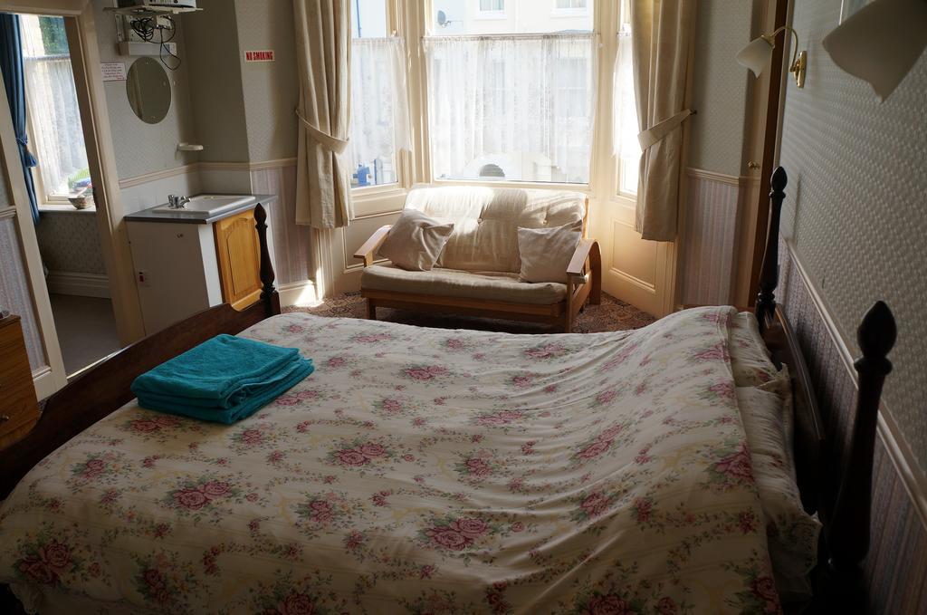 The Captain Guesthouse Scarborough Exteriör bild